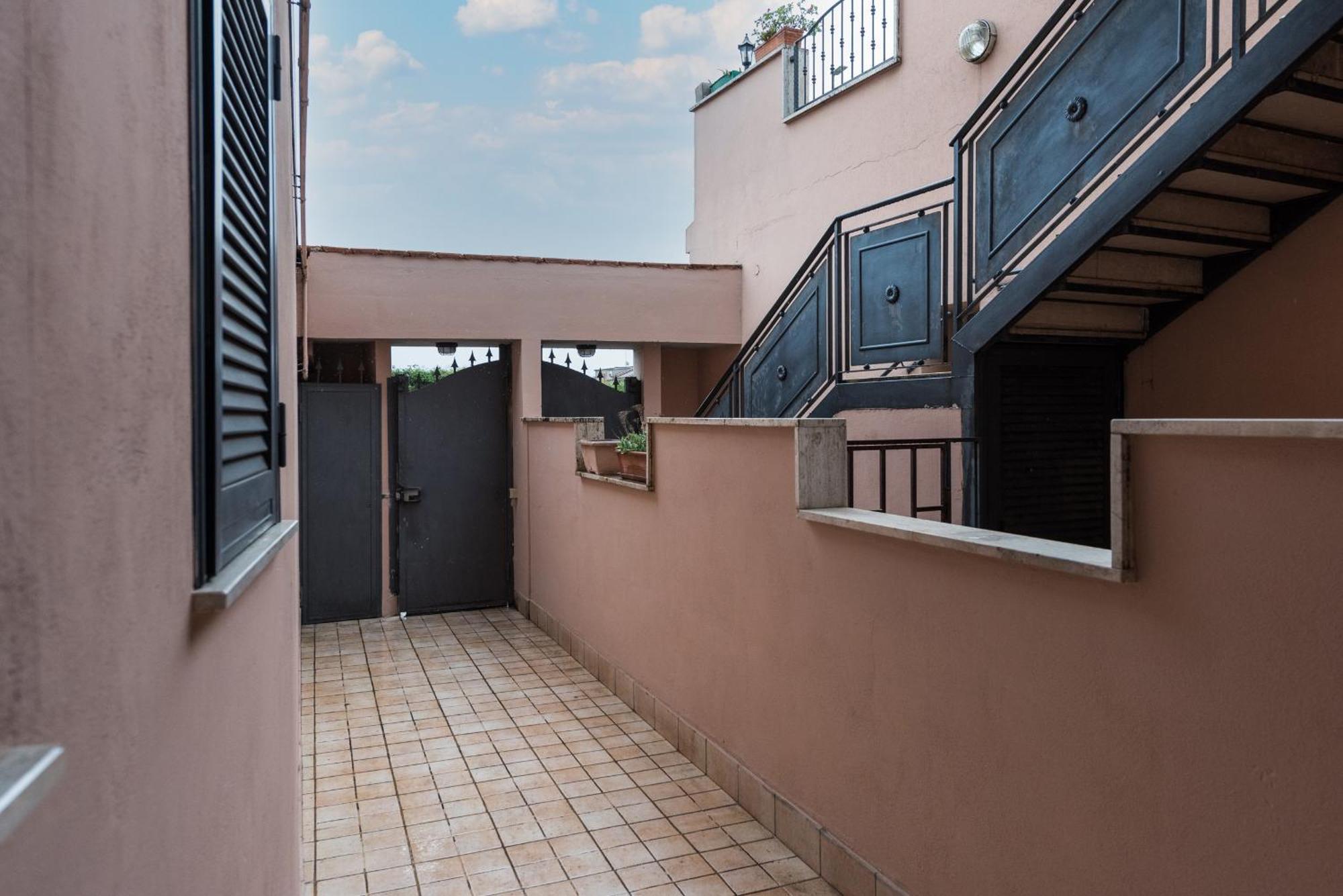 Travelershome Ciampino 170 Station Street Kültér fotó